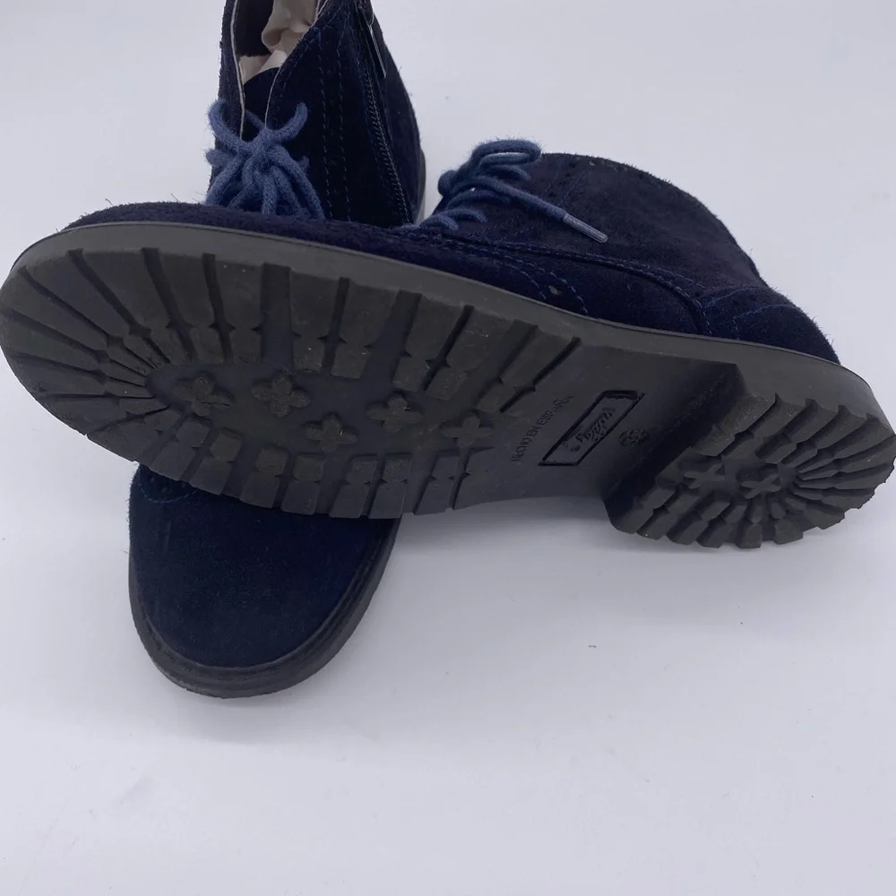 Boys' boots Blue suede laced boots.